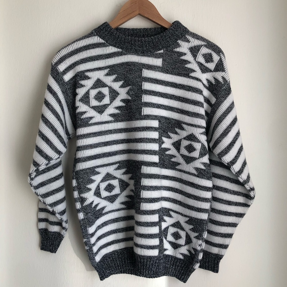Vintage size Medium Gray White Southwestern Crewneck Sweater